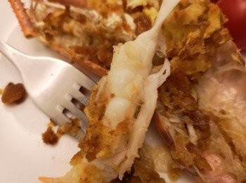 step7: 牛油蒜蓉、芝士和麵包糠，令蝦肉和蝦膏更美味。