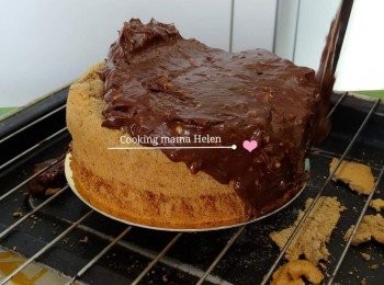 step9: 將朱古力漿厚厚的塗上<span class="group_1">蛋糕</span>