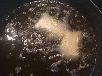 step11: 炸到表面金黃後開大火逼ㄧ下油，