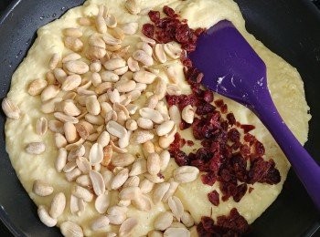 step4: 加入果仁同乾果搞勻。