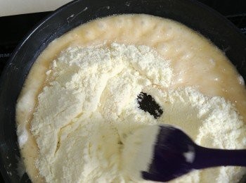 step3: 加入奶粉不停搞拌至無粉粒