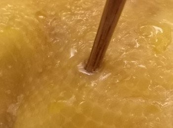 step5: 可用筷子插入脾位，如沒有血水滲出，即代表熟透。