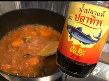 step12: 加入魚露提味。