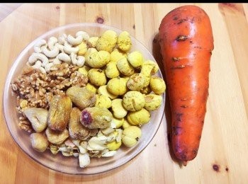 step1: 紅蘿蔔㓟皮洗淨及全部材料洗淨備用。