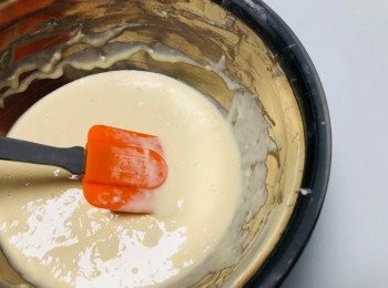 step2: 混合所有<span class="group_1">班戟</span>材料備用。
注意，粉漿要攪拌至沒有粉粒，才算完成。