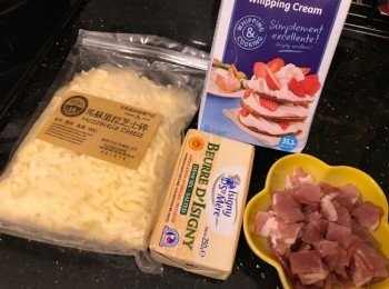 step1: 預備材料，煙肉切小方塊