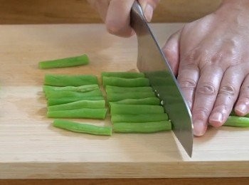 step2: 將四季豆切段