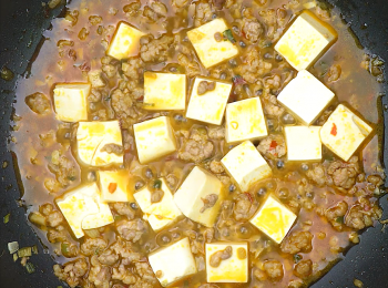 step3: 最後下清水、豆腐，生粉，煮1分鐘即可。