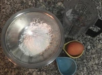 step3: 煮飯時順便把<span class="group_2">粉漿</span>調好，材料先秤好。