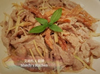 step4: 臨食將豬頸肉和醬汁撈混。