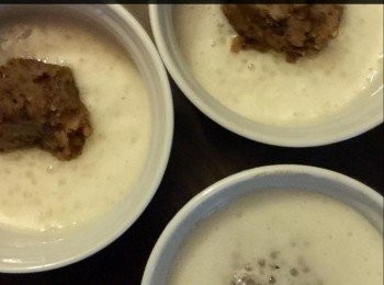 step6: 倒少許西米糊於碗底內，再放入栗子蓉醬。