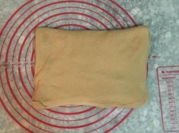 step12: 桿成長方型的麵糰再一次摺三摺，