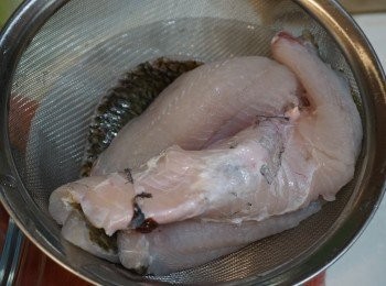 step1: 鯪魚著檔販劏好起肉, 回家洗好抹乾