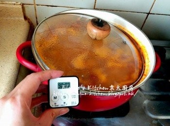 step11: 拌勻後蓋上蓋繼續用慢火煲1 1/2小時 , 期間小心滾瀉