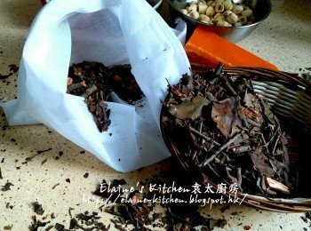 step1: 桑寄生放入魚袋內索緊