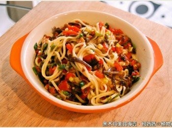 step5: 微辣又鮮甜的滋味，加上繽紛的成品色澤，開胃不膩口，營養兼少油。