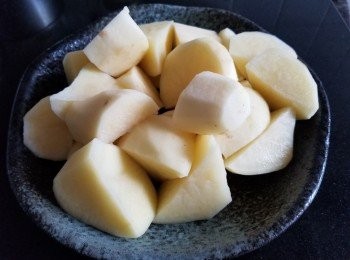 step1: 薯仔，去皮後切件