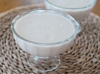 step3: 將魚膠溶液加入乳酪內，拌勻至溶化。然後倒入容器內，放入雪櫃冷凍最少4個小時即成！