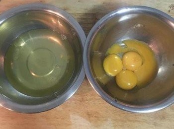 step3: 將蛋白與蛋黃分開；