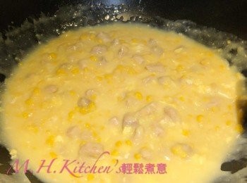 step12: 加入蛋漿，豬脾肉拌勻即成～