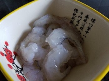 step5: 將蝦仁開邊去除蝦腸