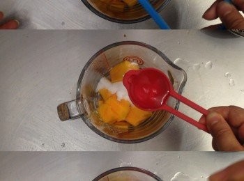 step12: 量好份量，加入糖、水後用手提攪拌機打成蓉