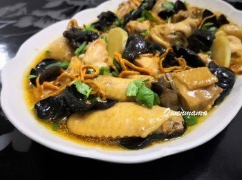 step4: 大火蒸15分鐘； 取出及試汁料味道， 如需要可按口味加點糖／鹽調味; 灑上蔥花便完成