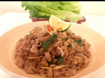 step8: 最後加上青檸汁撈勻。大功告成。當然包上生菜食:-D
喜歡食辣的可以加入辣椒粉^o^