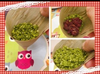 step4: 先放一些已拌勻油和糖的西米，再放適量豆沙餡，再放西米於頂部蓋住，稍微把所有材料壓一下才包。