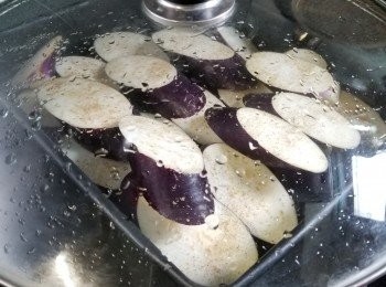 step2: 再用大火將茄子蒸15分鐘令茄子淋身