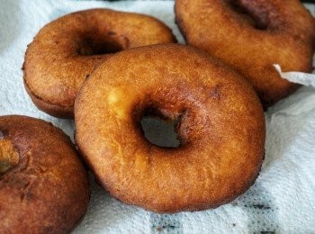 step8: 將冬甩放在廚房紙上，吸去油分