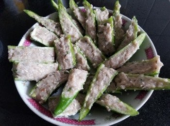 step5: 將鯪魚肉釀入尖椒