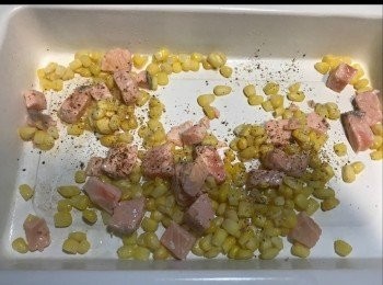 step3: 加入粟米，可加入黑椒調味。