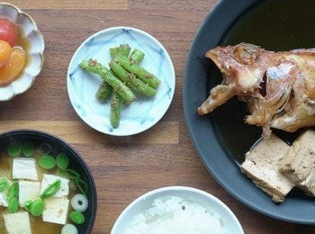 step6: 一汁三菜日記-醬煮魚+醋漬番茄+胡麻四季豆+豆腐味噌湯： https://bit.ly/2MyEoZf