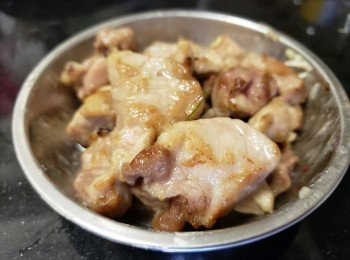 step6: 將腩肉煎香半熟上碟
