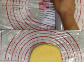 step3: cupcake模具先找size差不多的圓形物為量度器具
或量度好圓周及直徑，用烘焙紙畫好紙樣
墊板上先放上保鮮紙，再放上雪好的麵團