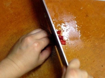 step6: 指天椒洗淨、去蒂、切粒