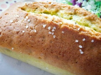 step10: 再放入已用175度預熱的烤箱中 , 先烤20分鐘 , 拿出灑上珍珠糖 , 再放回繼續烤30分鐘 , 或用竹籤插入沒有沾黏物即是烤好