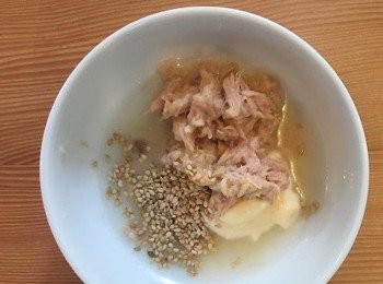 step3: 將<span class="group_2">鮪魚醬</span>材料攪拌均勻。