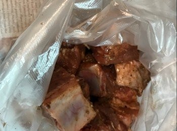 step2: 豬肋骨洗乾淨，加入醃料醃1小時以上