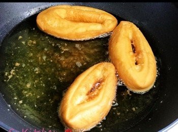 step8: 炸至兩面金黃便可。