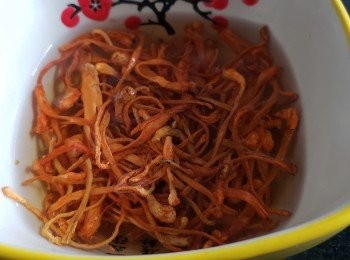 step4: 蟲草花，沖洗 1 次再浸泡至軟身