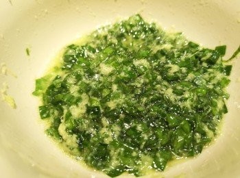 step13: 將香油和薑蔥蓉拌勻。