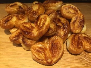 step7: 放入焗爐焗約 15分鐘。焗最後 5至8分鐘翻轉另一面繼續焗，直至兩面金黃色並鬆脆，即成。