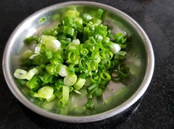 step6: 蔥粒，芫茜碎
