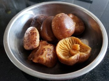 step5: 冬菇，已煲過湯