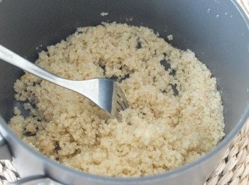 step2: 用叉將藜麥弄散即可