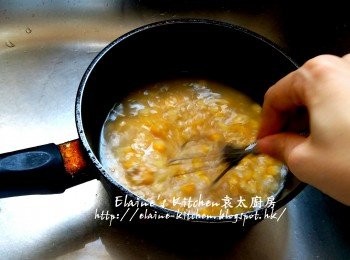 step11: 加入粟米蓉 , 粟米粒 , 即食燕麥片及少許鹽拌勻