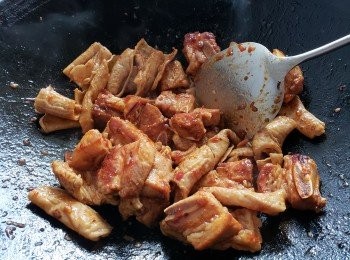 step16: 贊少少黃酒放入豆瓣醬兜炒