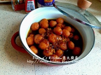 step8: 盛起魚蛋及汁料入另一煲內 , 蓋上蓋焗一小時 , 數小時或靜待一晚至入味即可
